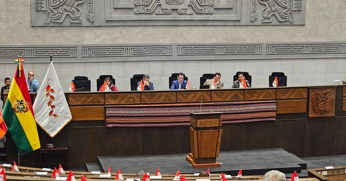 Presidente Paz respalda transparencia de Oviedo, pero Asamblea rechaza su interpelación