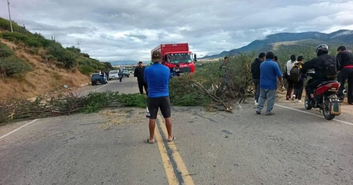 Paro indefinido en Tarija corta acceso a buses y camiones por demandas de carreteras y gasolina.
