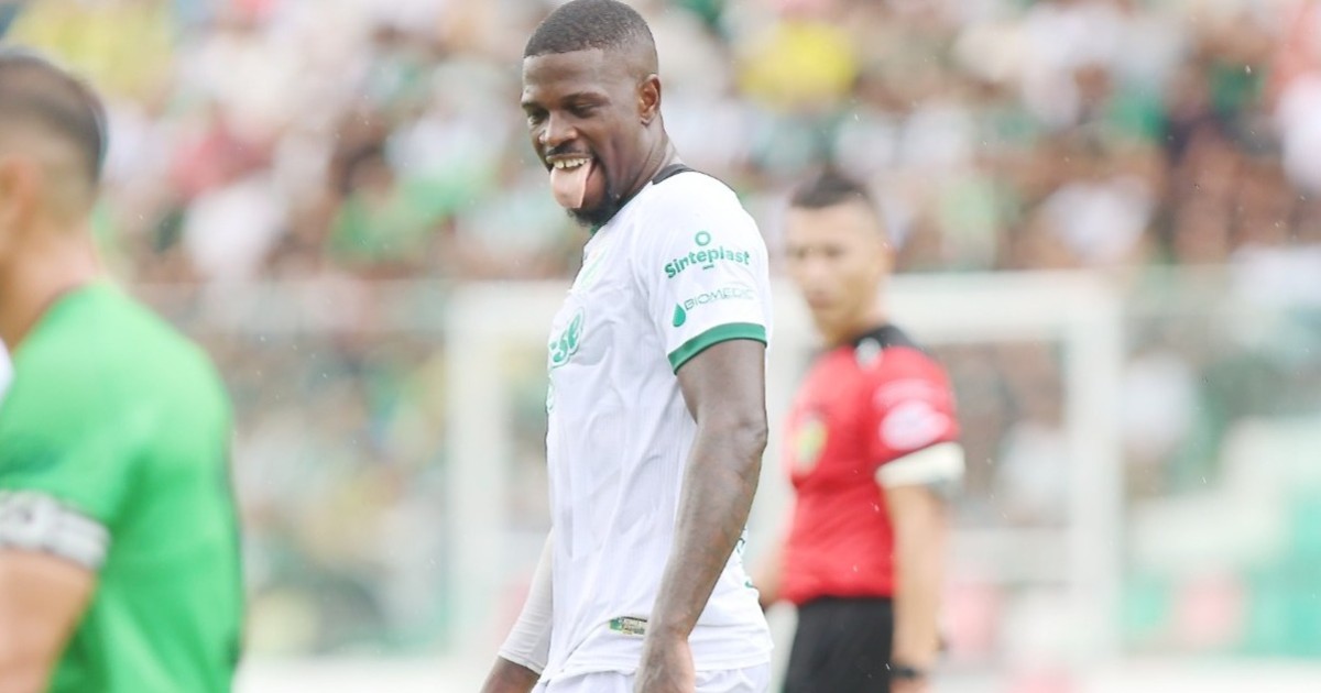 Kevin Soni fue expulsado tras agredir a un rival y dejó a Oriente Petrolero con 10 en la derrota ante Always Ready