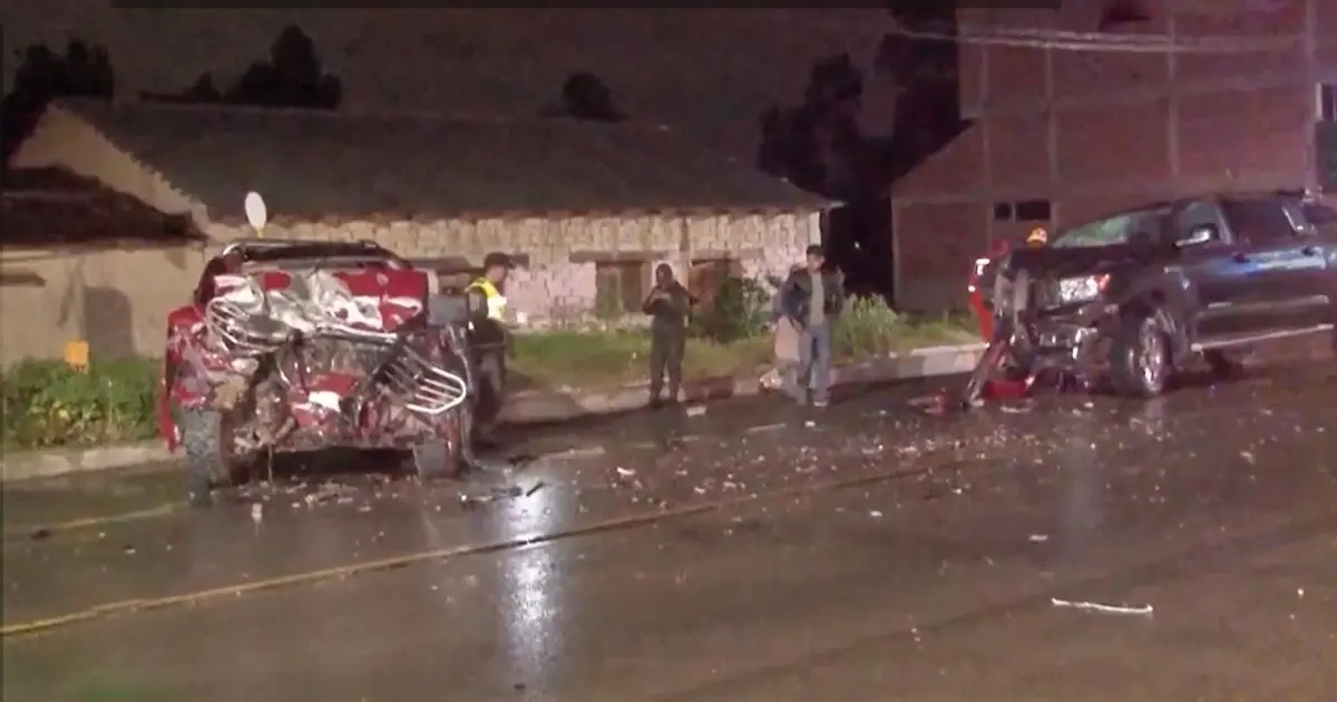 Accidente frontal en Quillacollo deja un muerto y tres heridos graves