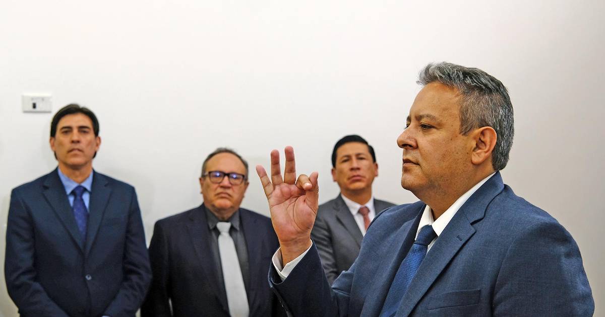 Sebastián Daroca asume la presidencia interina de YPFB y promete solución al desabastecimiento de combustibles