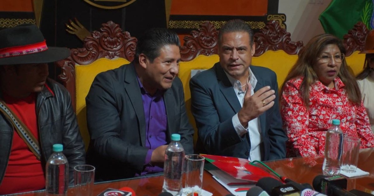 Santos Quispe y Luis Revilla inician sin conflictos el proceso de transición en la Gobernación de La Paz