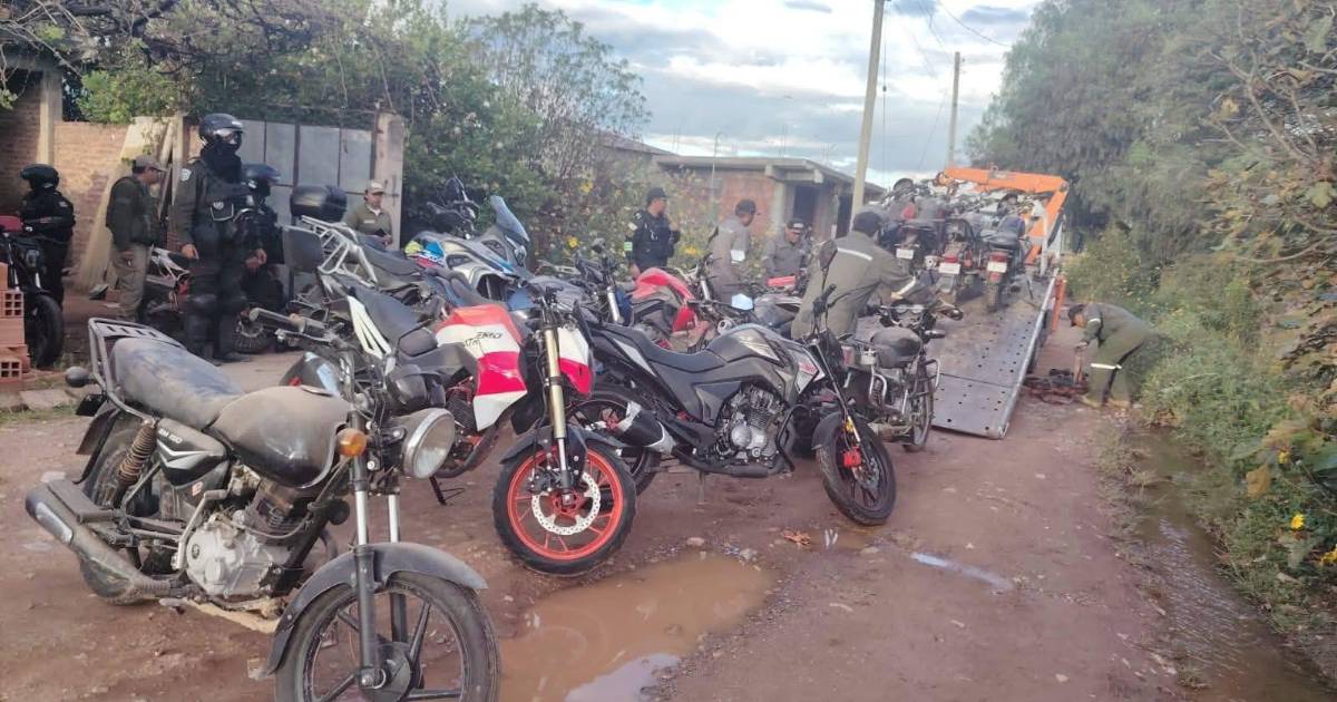 Capturan banda con 45 motocicletas robadas y partes desmanteladas en Cochabamba