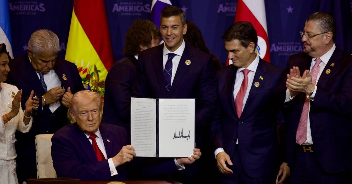 Evacúan a Donald Trump en cena anual de corresponsales tras disparos; Bolivia expresa solidaridad