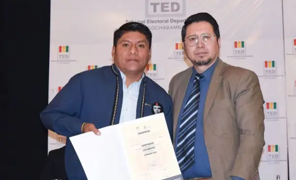 Leonardo Loza recibe credencial oficial como gobernador de Cochabamba para el periodo 2026–2031