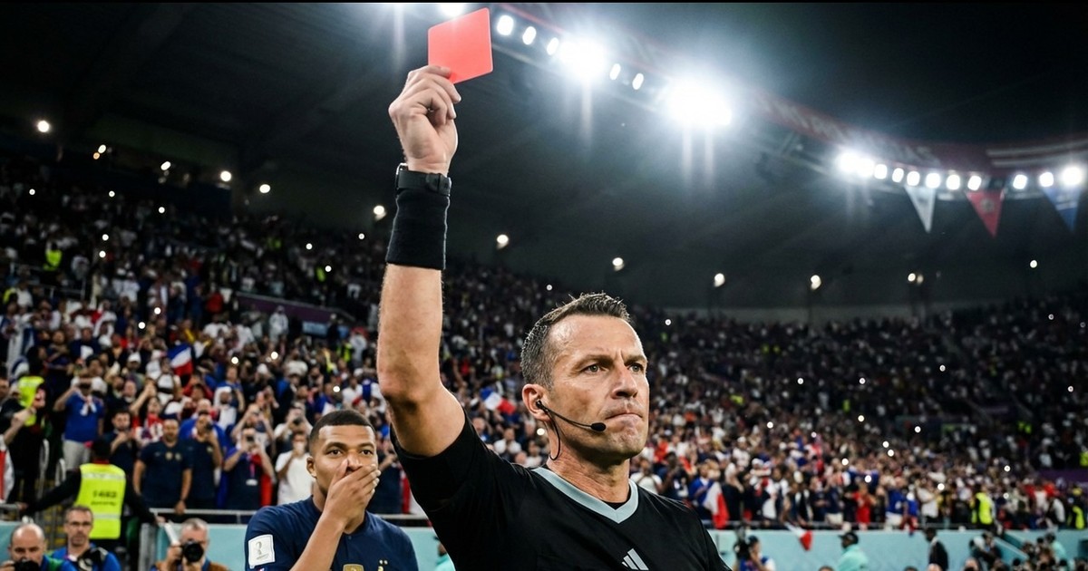 La IFAB sancionará con tarjeta roja a jugadores que se tapen la boca para ocultar conductas discriminatorias