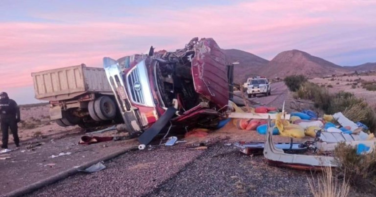 Fatal choque frontal entre volqueta y camión en la carretera Cotagaita–Tupiza deja una mujer muerta y dos heridos