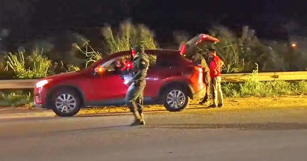 Vecinos y Policía frustran robo armado de camioneta en Yapacaní durante controles de fin de semana