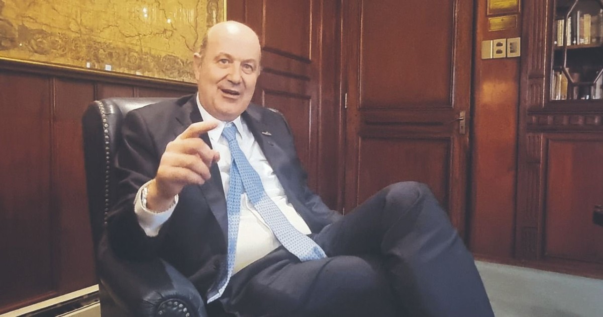 Federico Sturzenegger impulsa en Bolivia la desregulación para acabar con la burocracia y promover la libertad económica