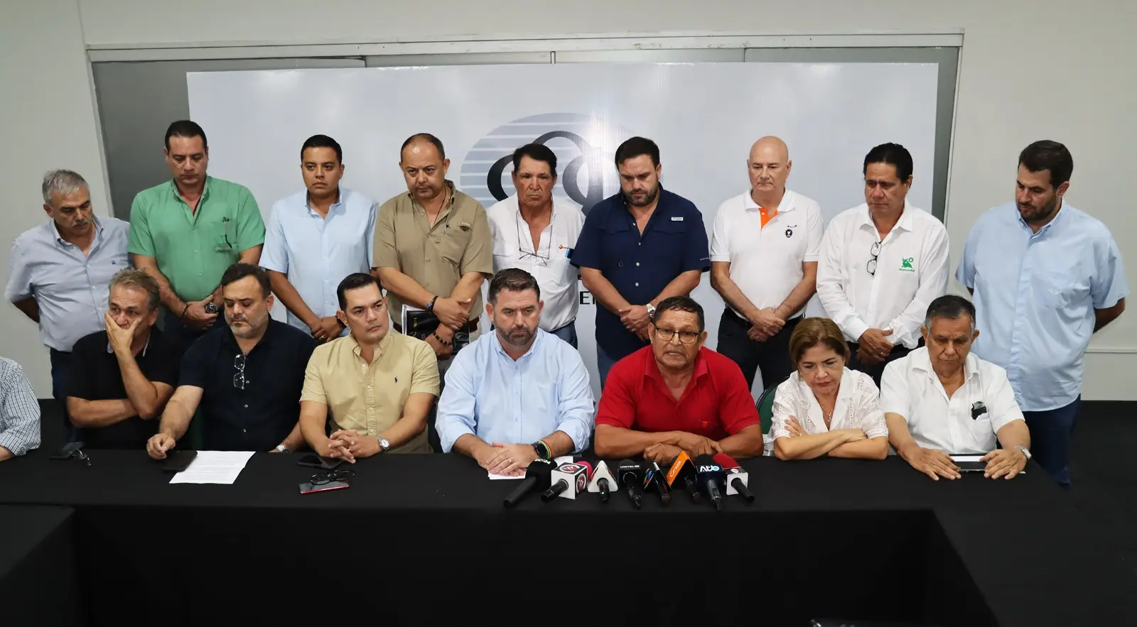 Agropecuarios cruceños se declaran en emergencia y exigen abrogación del Decreto Supremo 5613