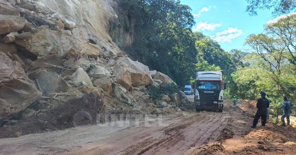ABC habilita ambos carriles en el tramo La Angostura – Samaipata tras derrumbes