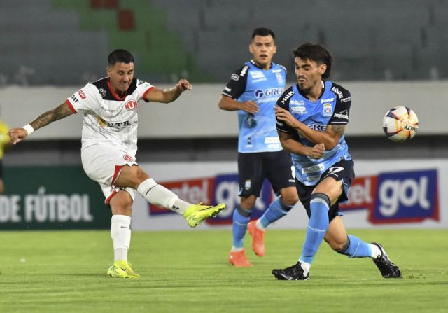 Blooming y Universitario empatan 1-1 en un partido marcado por cambios de entrenadores