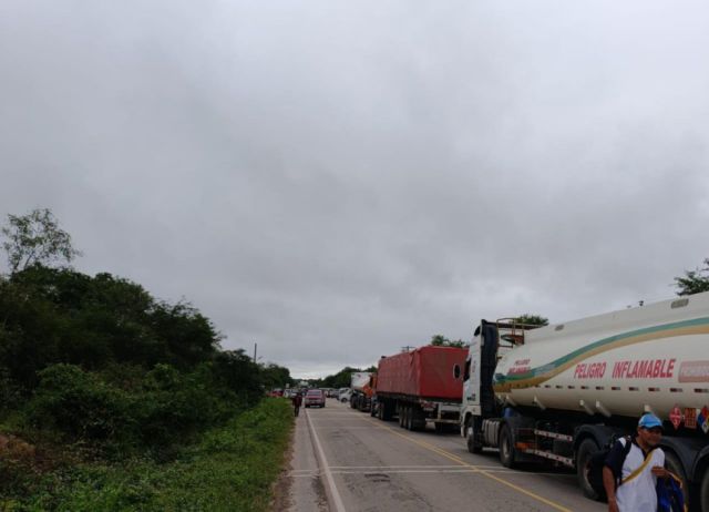 Transporte instala bloqueo en Boyuibe durante paro nacional y afecta la Ruta Internacional 9
