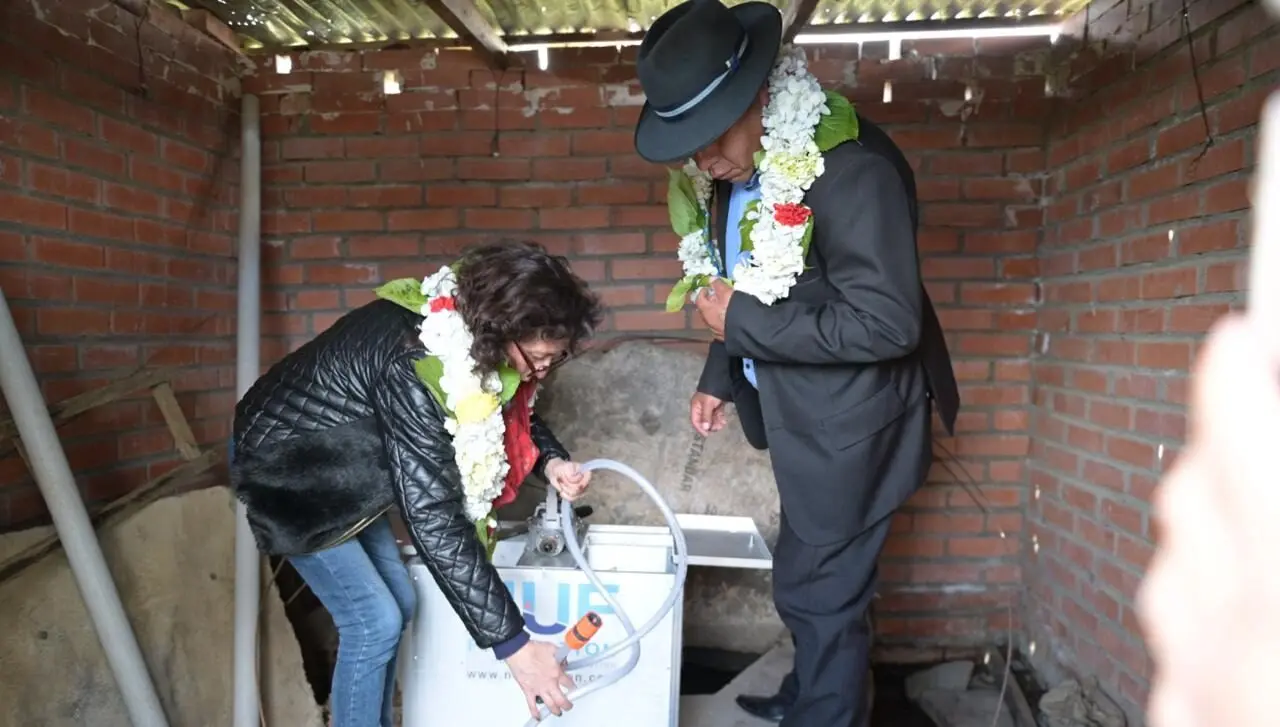 Gobierno entrega equipos de purificación de agua para garantizar acceso seguro en Santa Cruz y La Paz