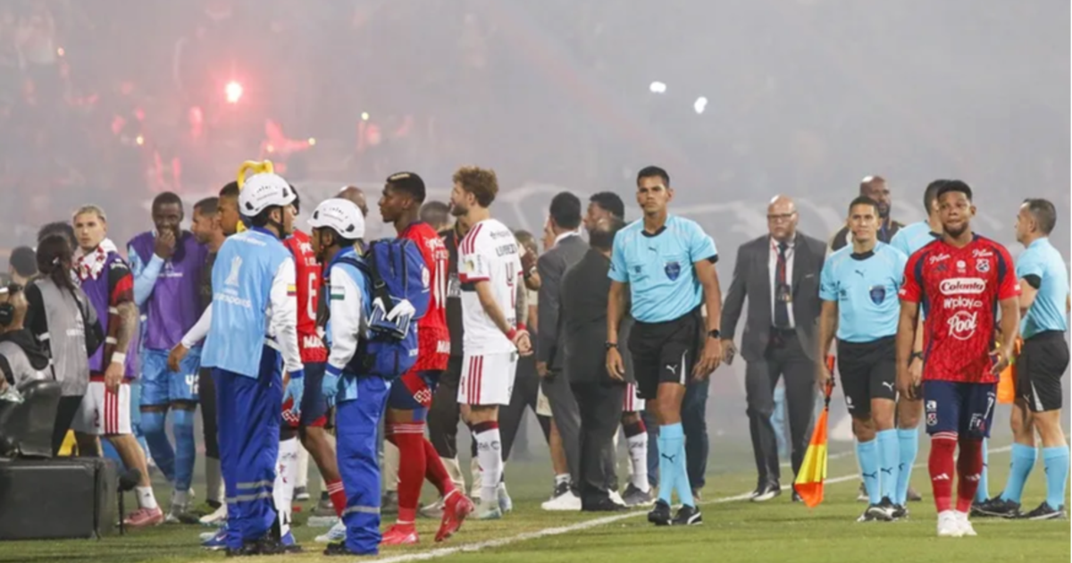 Partido de Copa Libertadores entre DIM y Flamengo suspendido tras desmanes en tribuna