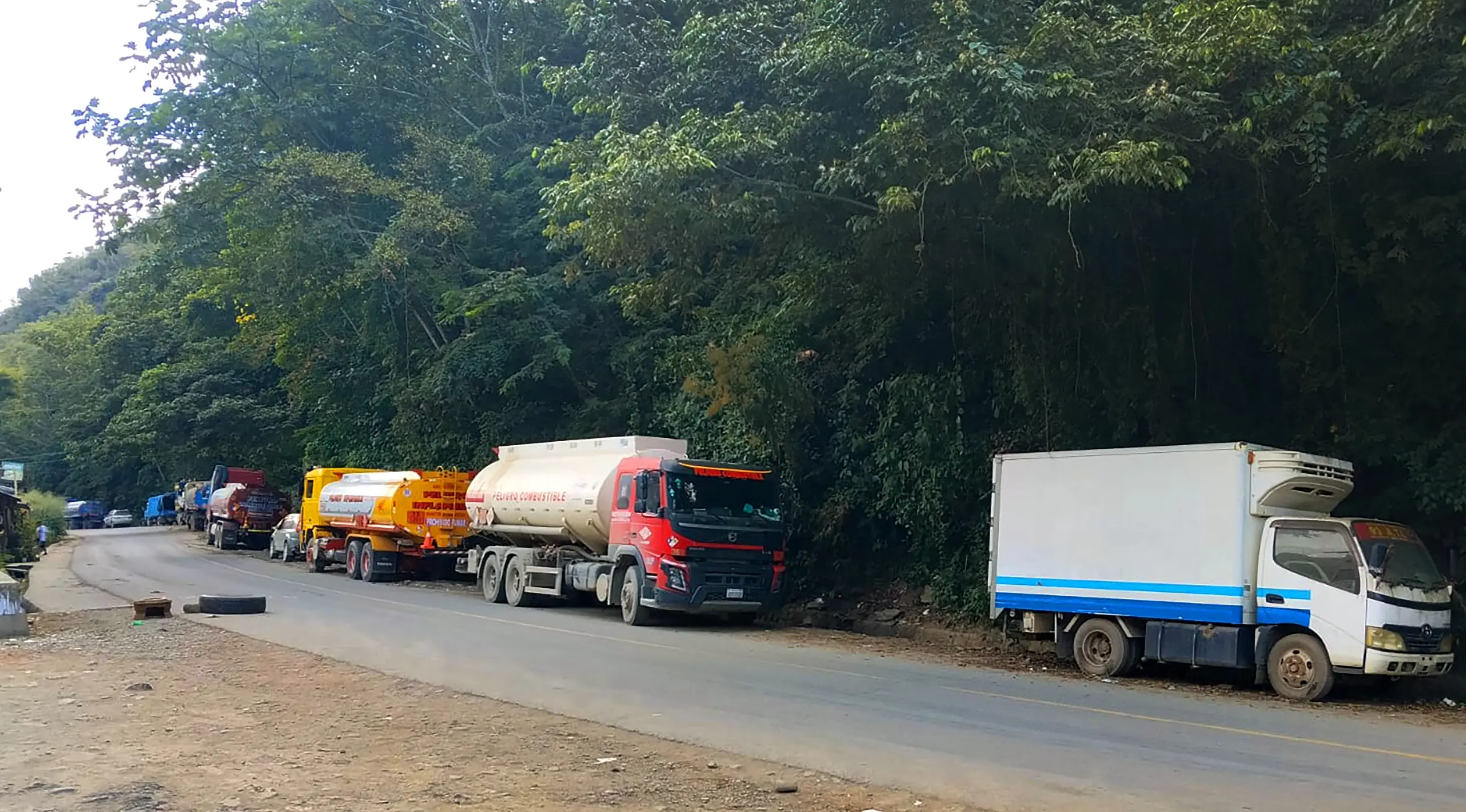 YPFB reporta afectación en suministro de diésel y gasolina por bloqueos en La Paz