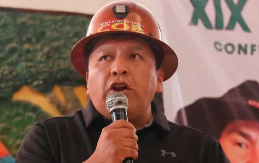 Mario Argollo desafía al Gobierno a reducir su salario a la mitad para compartir la crisis con el pueblo