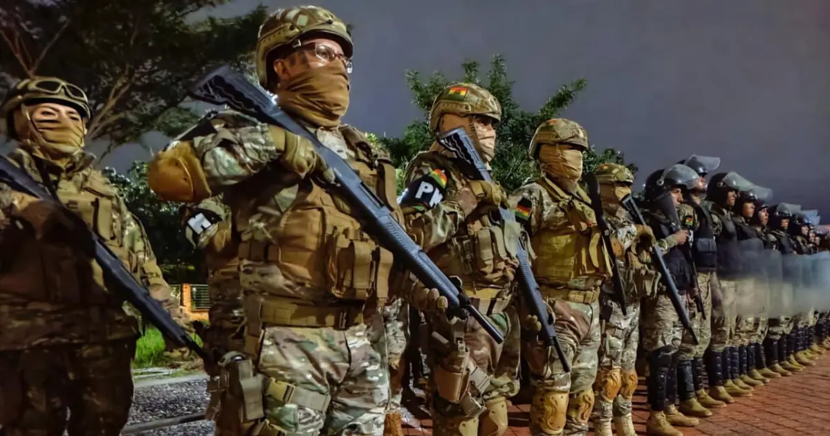 Ejército despliega contingente en la capital cruceña para apoyar seguridad ciudadana