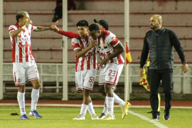 Independiente remonta con tres goles de zurda y derrota 3-1 a Blooming en el estadio Patria