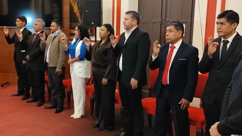 Gobernadora María René Soruco posesiona a nuevos directores de salud y subgobernadores en Tarija