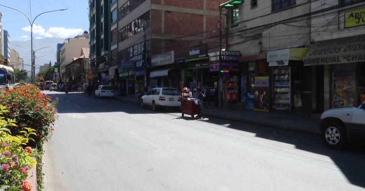 Felcc investiga robo agravado en tienda comercial de celulares en Cochabamba