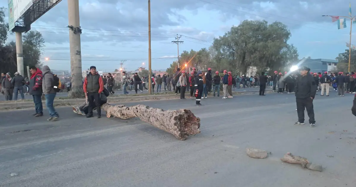 Afiliados a la Central Obrera Departamental mantienen vigilia y corte de ruta por demanda salarial
