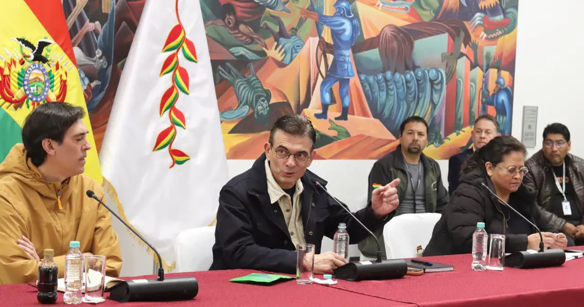 Presidente Rodrigo Paz se reúne con la Central Obrera Regional de El Alto para impulsar el diálogo y la pacificación