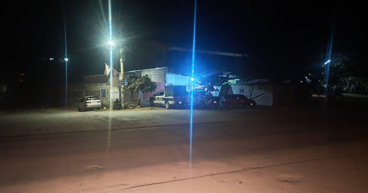 Policía y militares resguardan la carretera Parotani ante bloqueos campesinos en Cochabamba