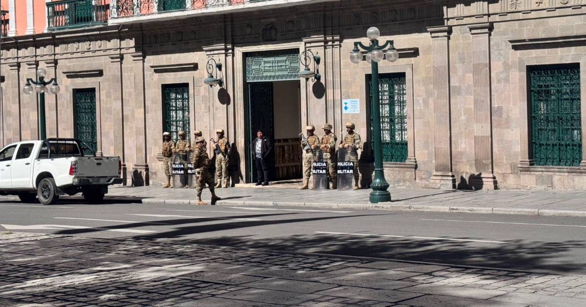 Ministros se reúnen con juntas vecinales de El Alto y dirigentes campesinos de La Paz para impulsar diálogo y paz social