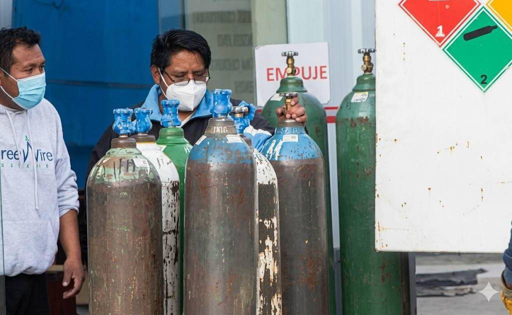 Habilitan paso de camiones con oxígeno y medicamentos hacia La Paz, pero bloqueos mantienen crisis sanitaria