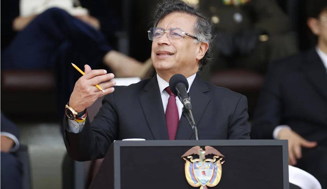 Gustavo Petro califica de “insurrección popular” las protestas en Bolivia y ofrece apoyo para una salida pacífica