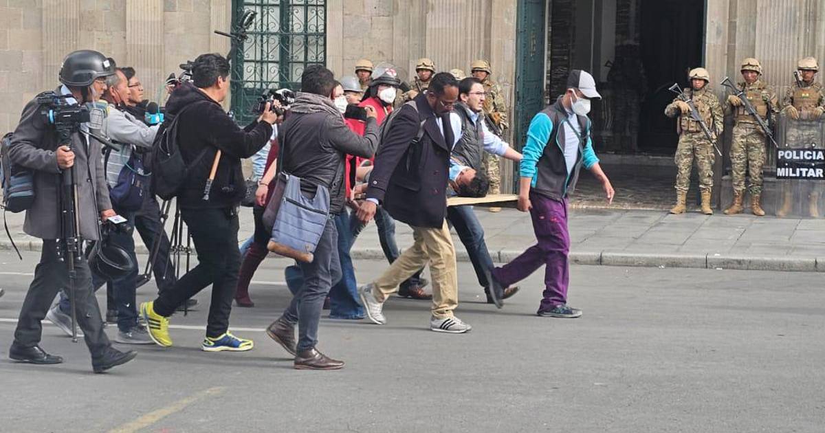 Heridos civiles y periodistas durante marchas en plaza Murillo, reporta el Ministerio de la Presidencia