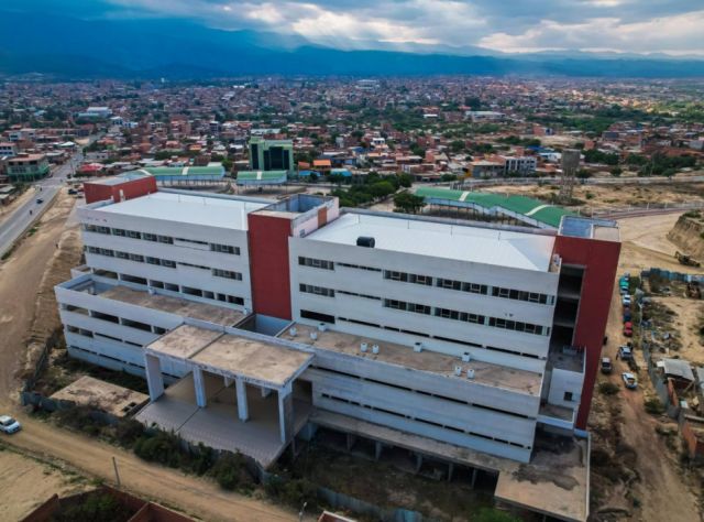 Gobernación y Gobierno central coordinan financiamiento para equipamiento del Hospital Oncológico