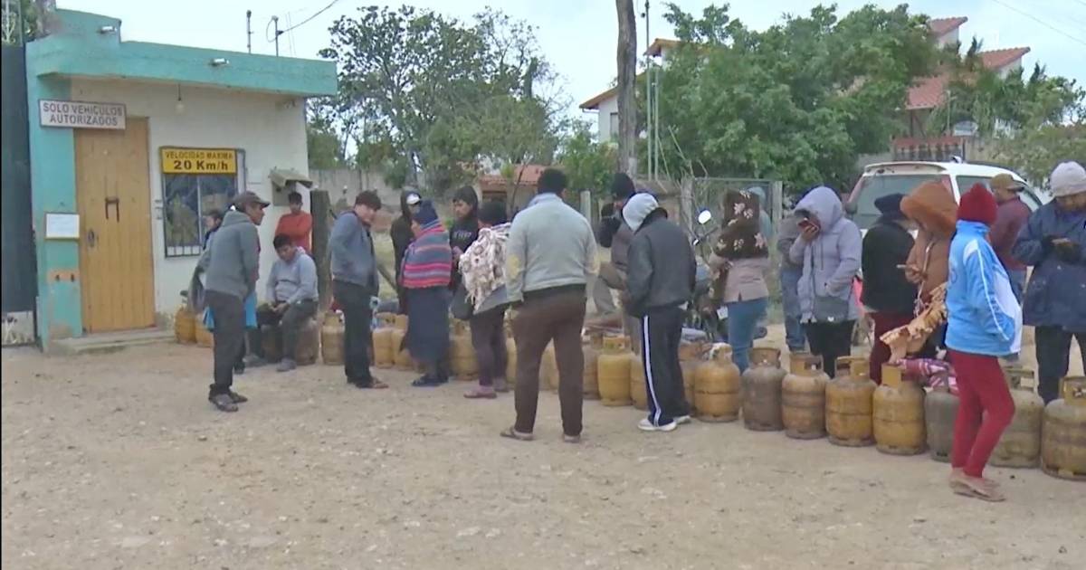 Cinco días de bloqueo en San Julián generan escasez y largas filas para conseguir garrafas de gas Cinco días de bloqueo en San Julián generan escasez y largas filas para conseguir garrafas de gas