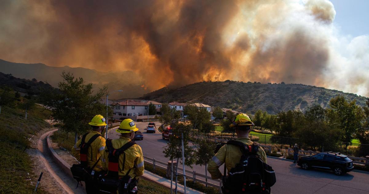 La costa oeste de EE.UU. en alerta ante múltiples incendios que recuerdan la devastación de enero de 2025
