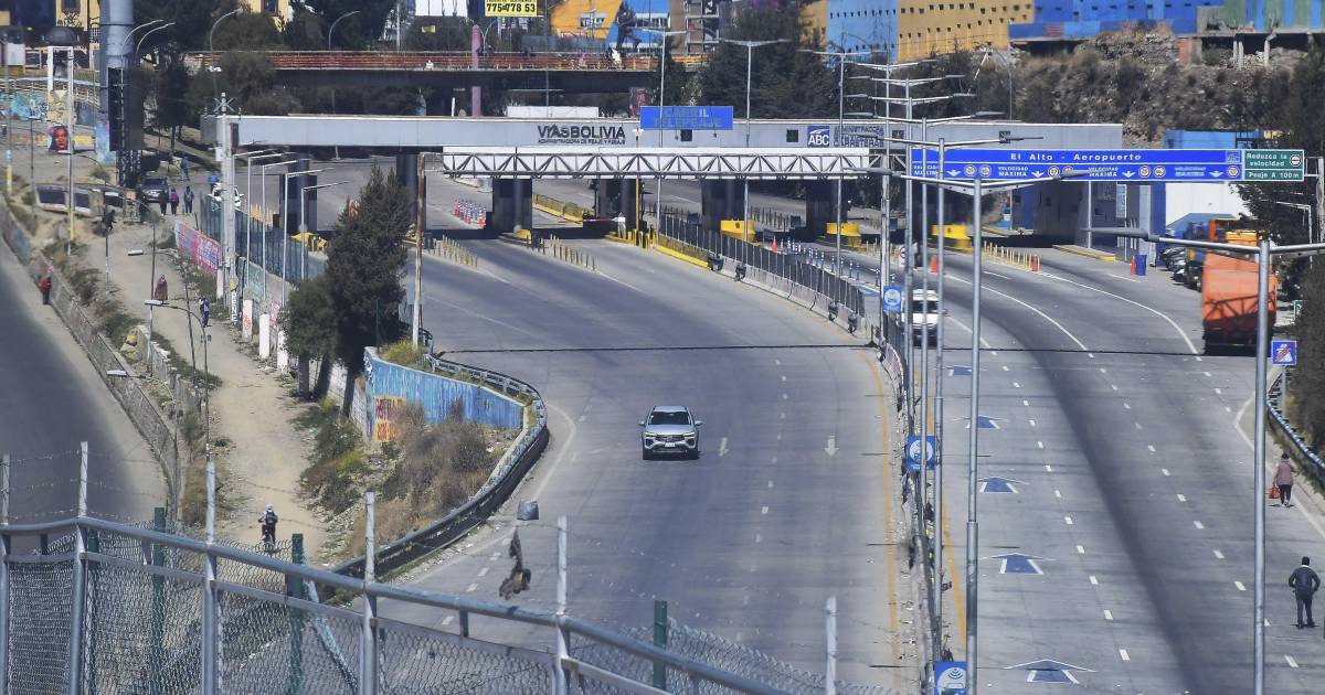Gobierno negocia con sectores movilizados para habilitar corredores humanitarios y desbloquear rutas hacia La Paz Gobierno negocia con sectores movilizados para habilitar corredores humanitarios y desbloquear rutas hacia La Paz