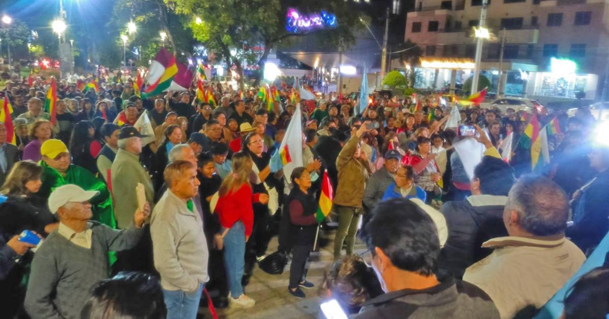 Sector Multisectorial de Cochabamba marcha en rechazo a bloqueos y denuncia intento de golpe de Estado