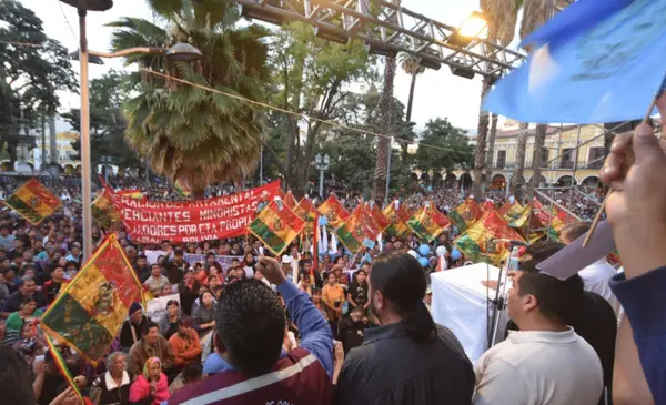 Movilización en Cochabamba reúne a sectores cívicos que exigen libre tránsito y rechazan actos vandálicos Movilización en Cochabamba reúne a sectores cívicos que exigen libre tránsito y rechazan actos vandálicos