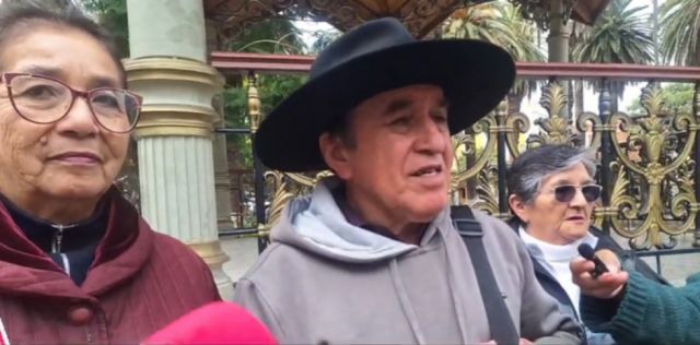 Adultos mayores de Tarija exigen reunión urgente con gobernadora Soruco por retraso en entrega de canastas alimentarias Adultos mayores de Tarija exigen reunión urgente con gobernadora Soruco por retraso en entrega de canastas alimentarias