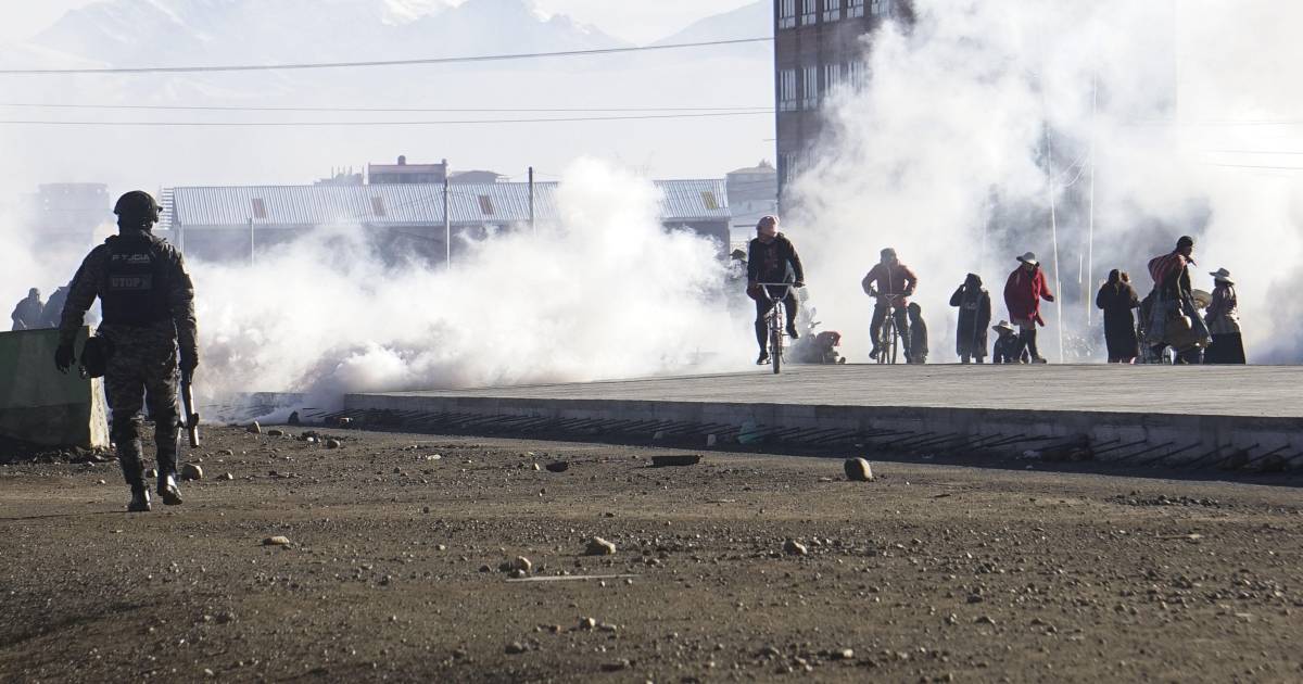 Persisten 57 puntos de bloqueo en seis departamentos; La Paz y Cochabamba son los más afectados