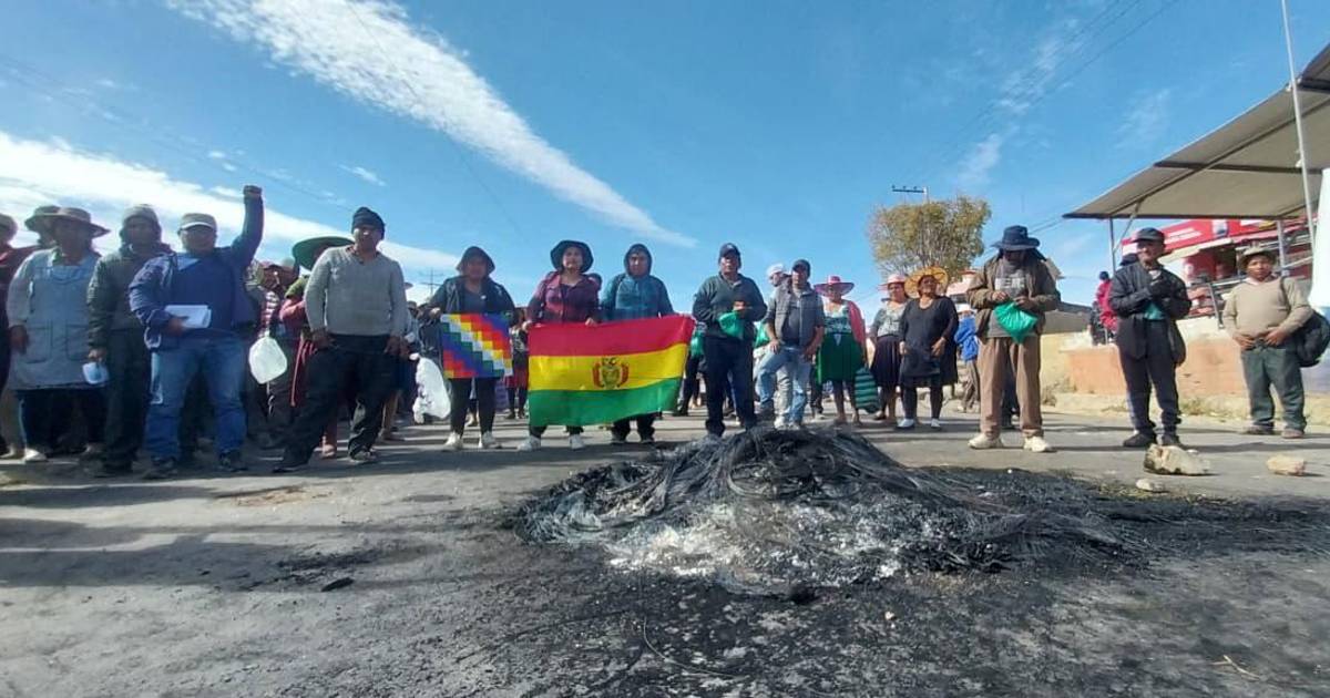 Bloqueos en la ruta nueva Cochabamba-Oriente: seis puntos impiden el paso vehicular