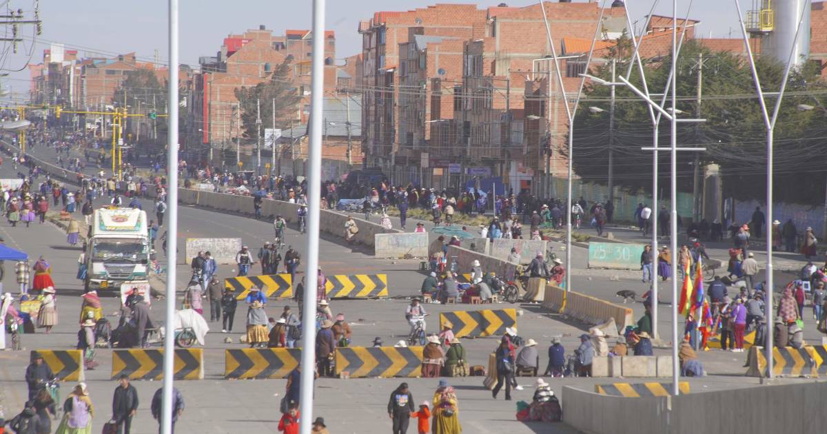 EEUU brinda asistencia alimentaria y logística a Bolivia tras 23 días de bloqueos en La Paz EEUU brinda asistencia alimentaria y logística a Bolivia tras 23 días de bloqueos en La Paz