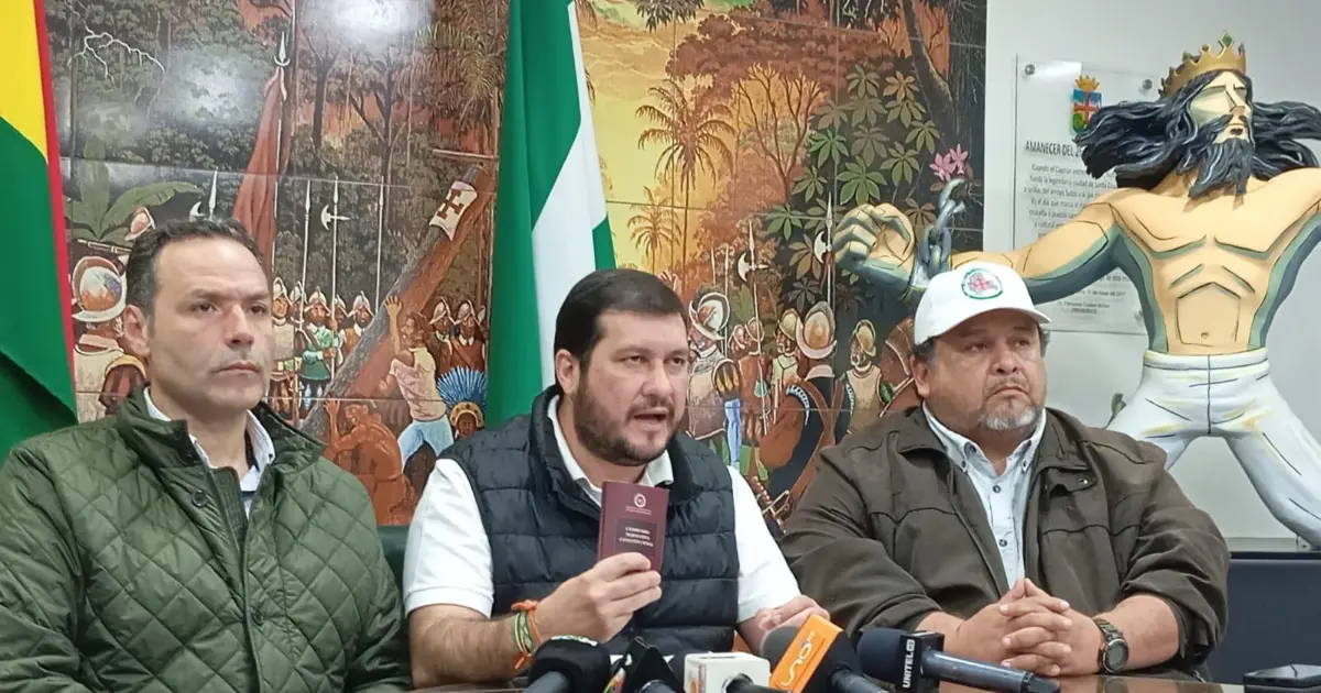 Cívicos cruceños ratifican ultimátum para despejar vías y responsabilizan al Gobierno por consecuencias Cívicos cruceños ratifican ultimátum para despejar vías y responsabilizan al Gobierno por consecuencias