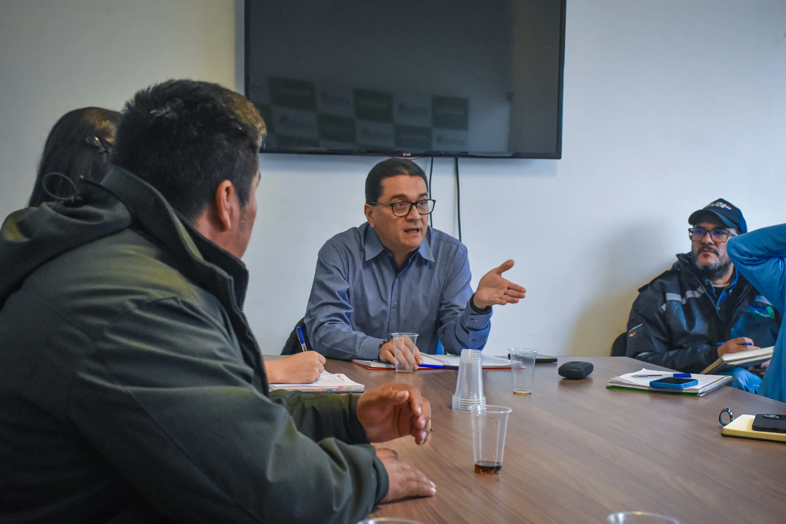 Emacruz y subalcaldías coordinan esfuerzos para optimizar servicios municipales