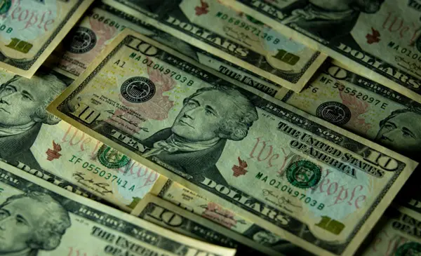 Dólar paralelo en Bolivia registra leves variaciones y se mantiene por encima del tipo de cambio oficial