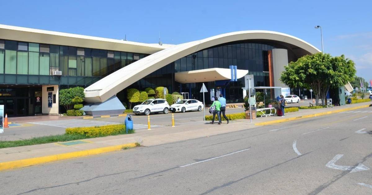 Demanda de pasajes aéreos en Cochabamba aumenta 30% por bloqueos en carreteras