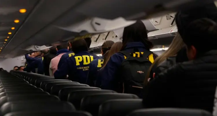 Gobierno de José Antonio Kast realiza tercer vuelo de expulsión con 80 migrantes colombianos y bolivianos