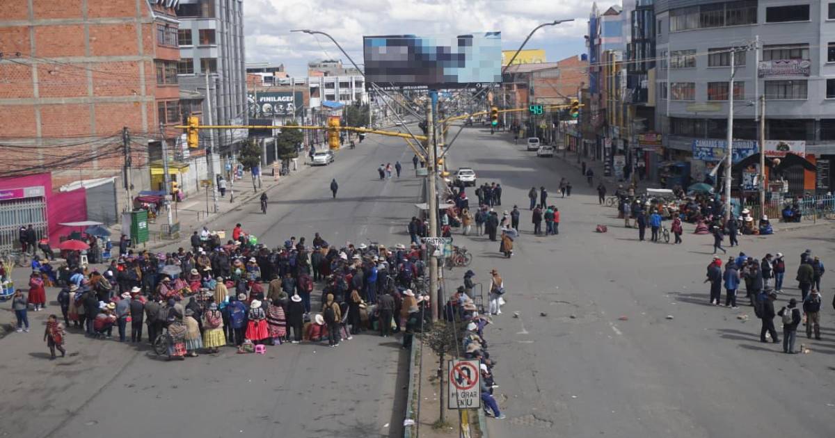 Alcalde de El Alto denuncia pérdidas diarias de 45 millones de bolivianos por bloqueos y pide diálogo al Gobierno Alcalde de El Alto denuncia pérdidas diarias de 45 millones de bolivianos por bloqueos y pide diálogo al Gobierno