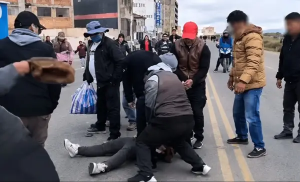 Bloqueadores pinchan llanta de motocicleta que trasladaba de emergencia a bebé en El Alto Bloqueadores pinchan llanta de motocicleta que trasladaba de emergencia a bebé en El Alto