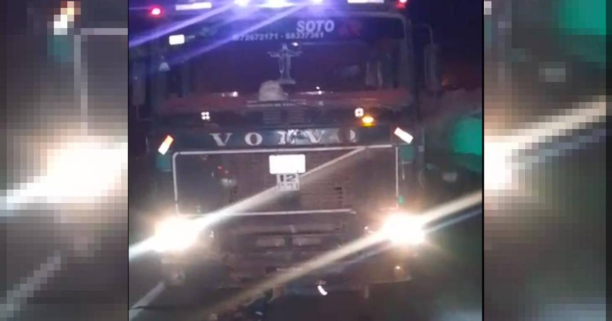 Policía investiga accidente fatal entre motocicleta y camión de alto tonelaje Policía investiga accidente fatal entre motocicleta y camión de alto tonelaje